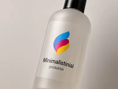 Minimalistiniai kosmetikos produktai su švariomis etiketėmis